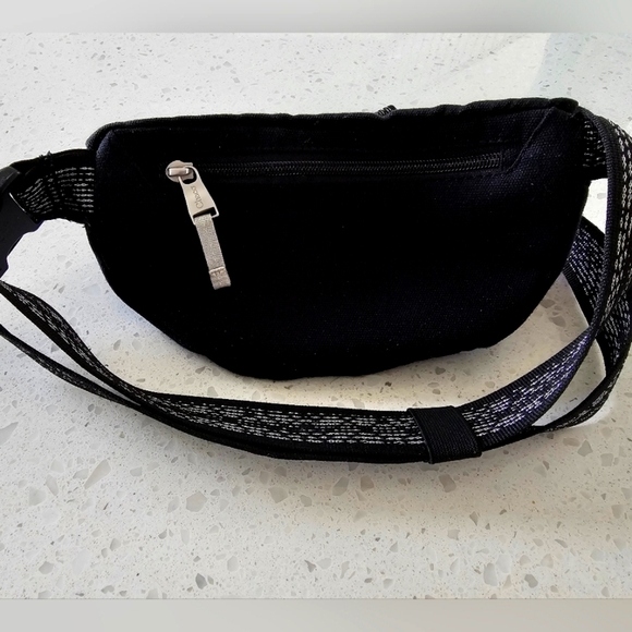 Chaco Unisex Fanny Pack Bag - Picture 4 of 5